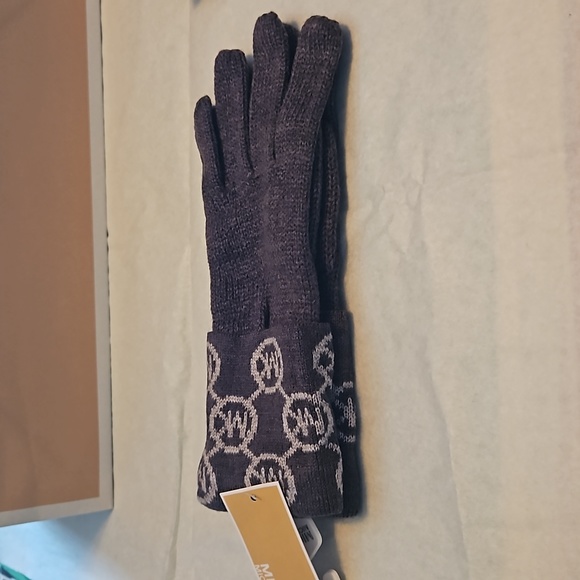 Micheal Kors Gloves - Picture 2 of 12